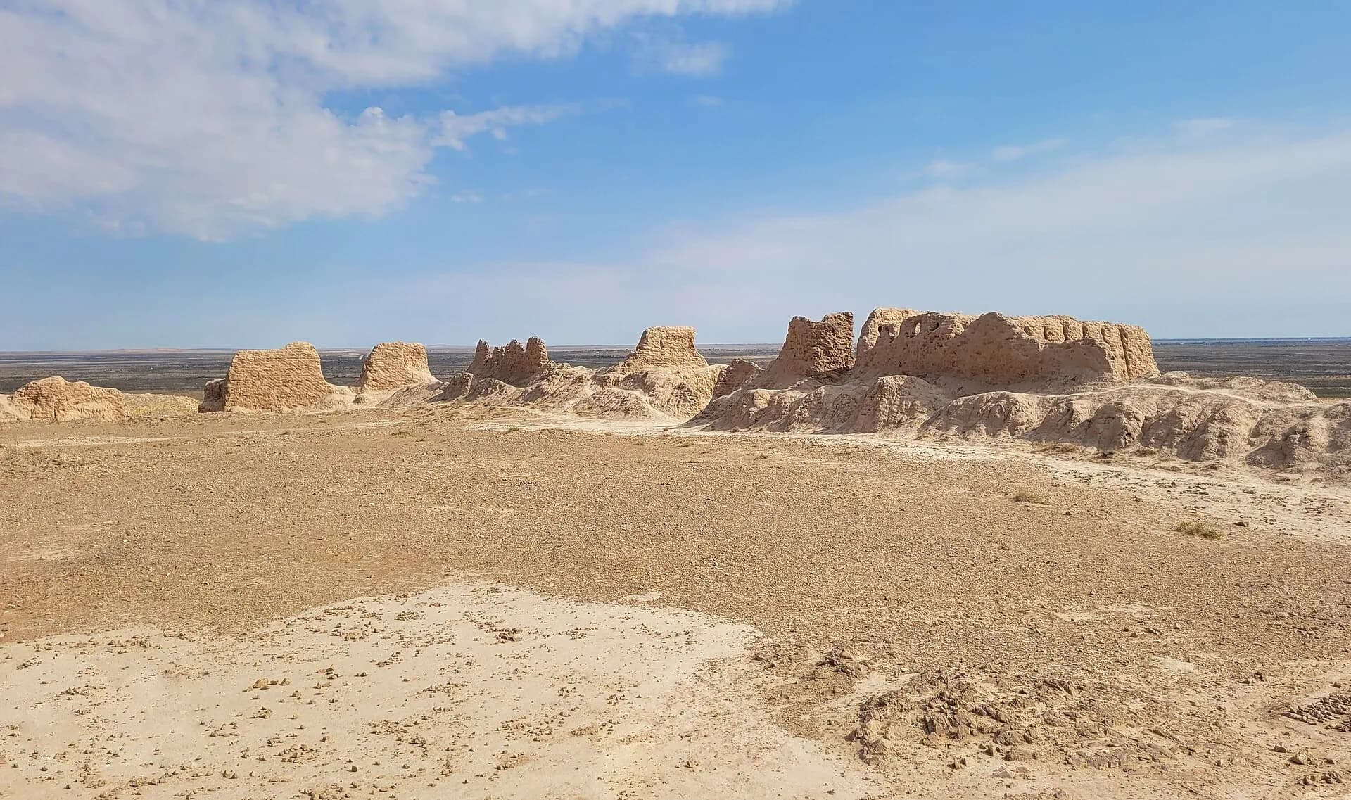 The Lost Oasis of Khorezm: Reading the Desert Fortresses of Ellik Kala