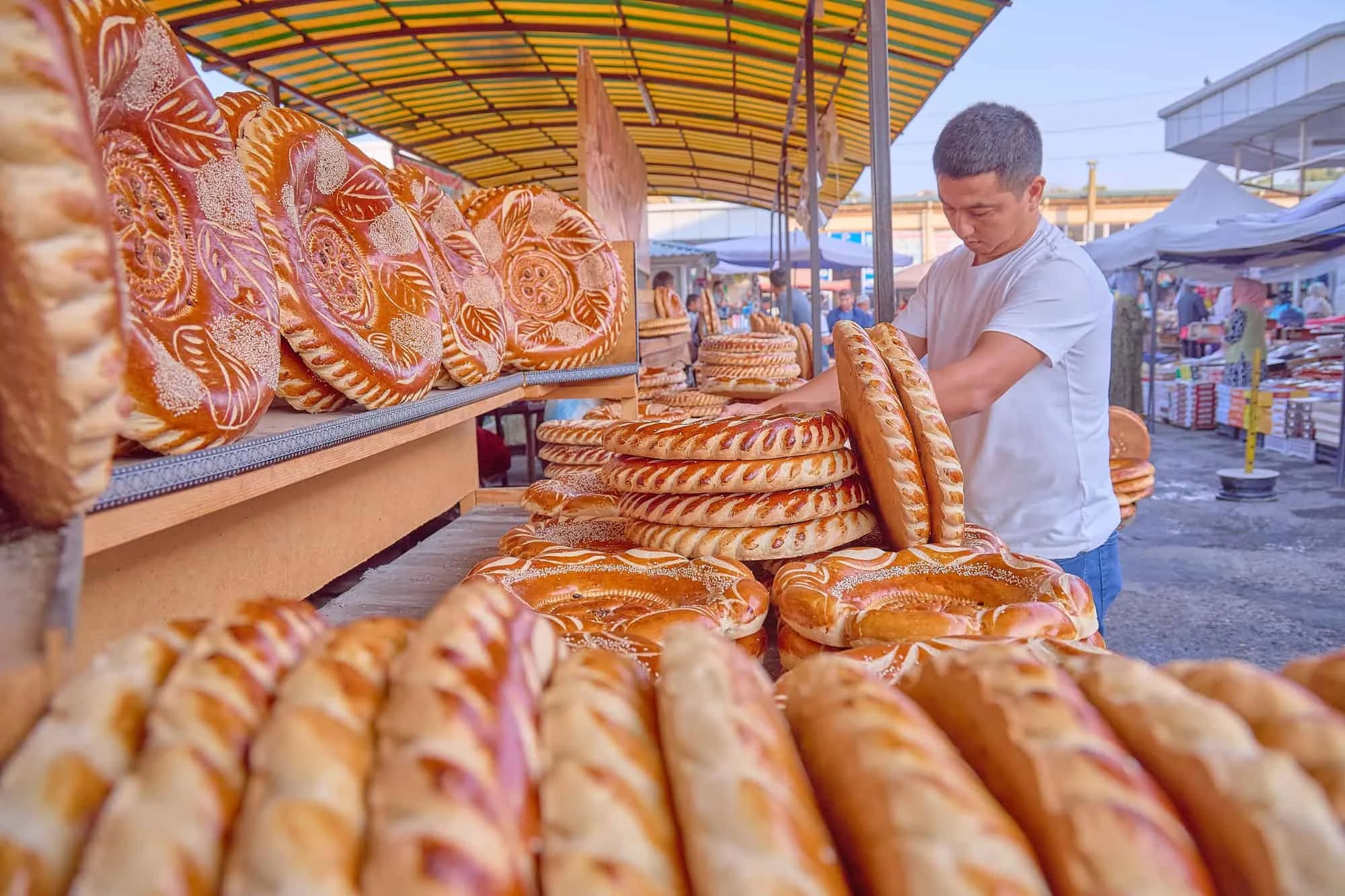 Uzbek Naan Traditions: Why Bread Is Treated with Such Respect