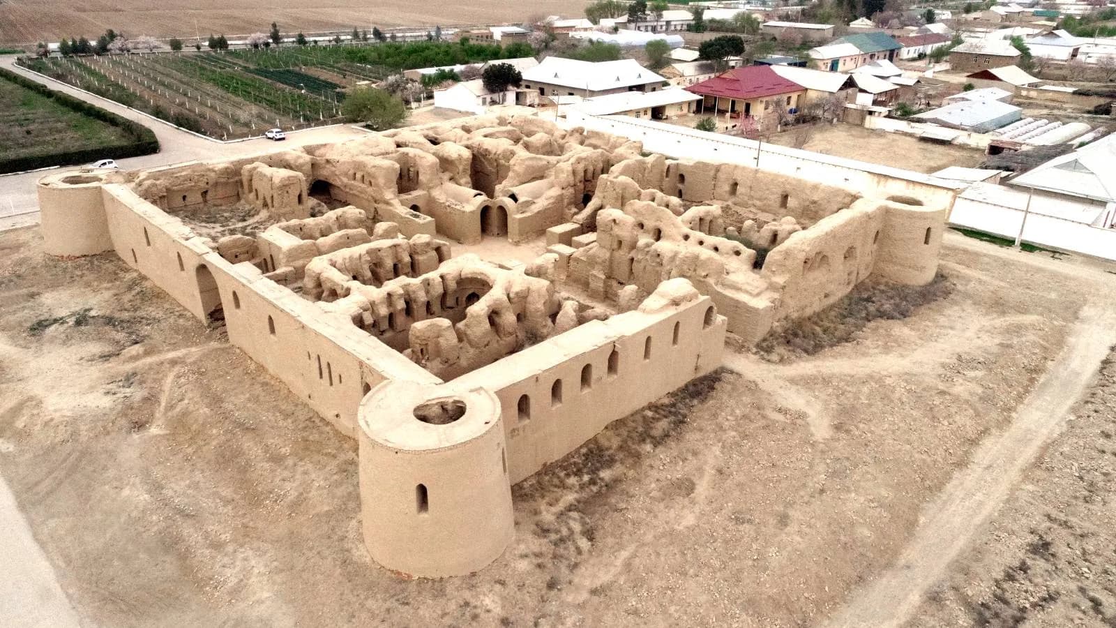 The Forty Maidens of Chilpyk and Kirk-Kyz: Two Sites, Many Stories