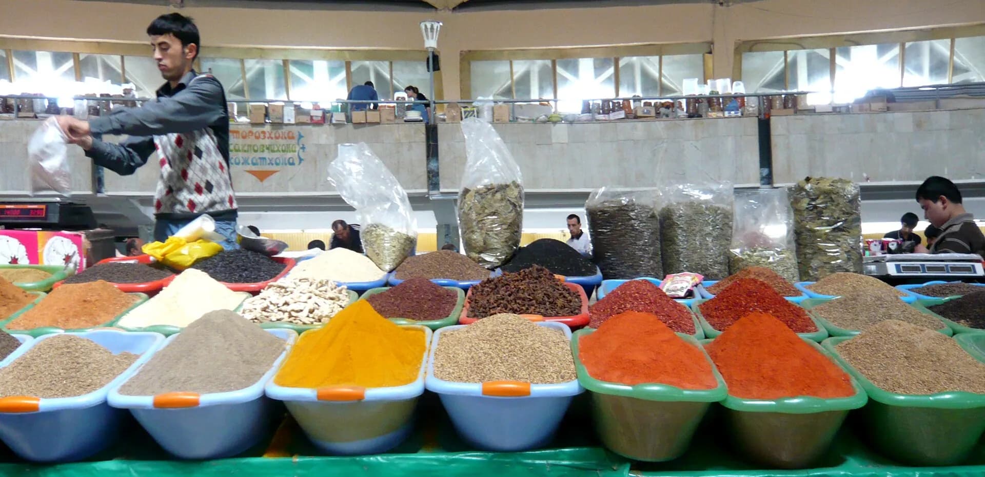 The Secret Language of Uzbek Spices: Zira, Saffron and the Market Pantry