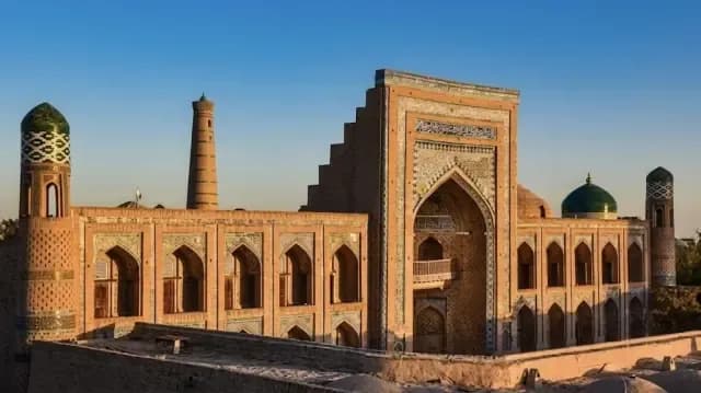 The 16-Day Golden Silk Road Tour: An Editorial Review of the Five-Stan Route