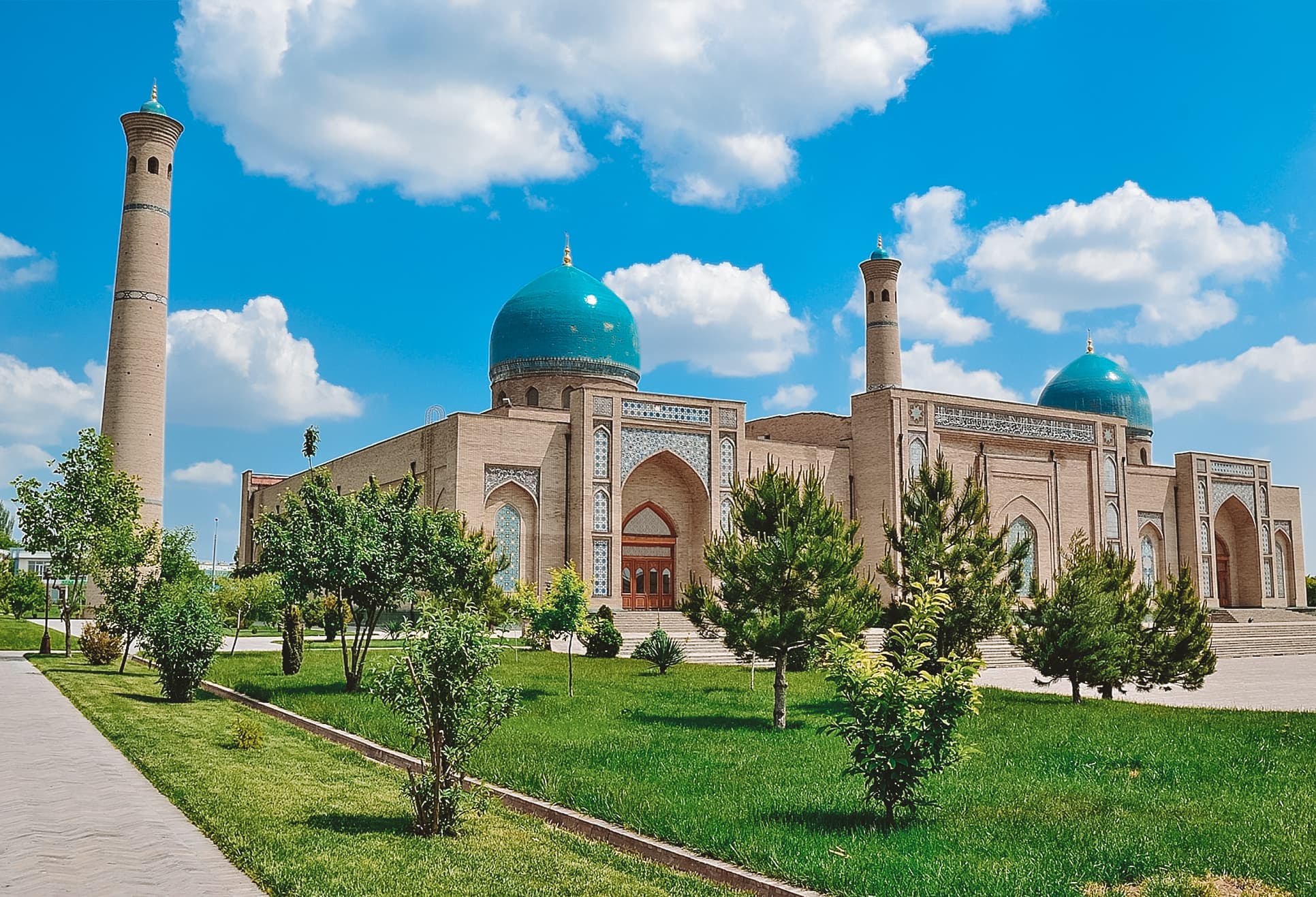 Bukhara Summer Evening Bazaar Walk: When to Go and How to Stay Comfortable