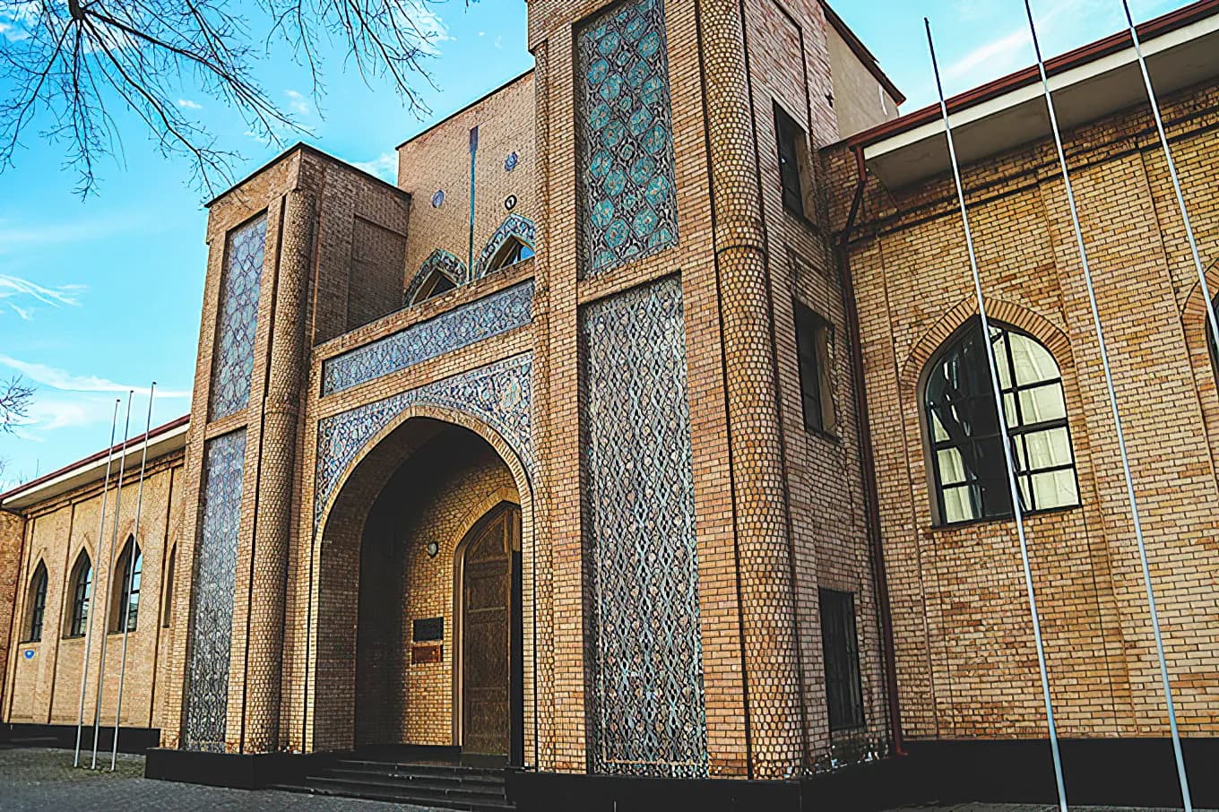 A Deeper Traveler's View: Tashkent One Day Contrasts