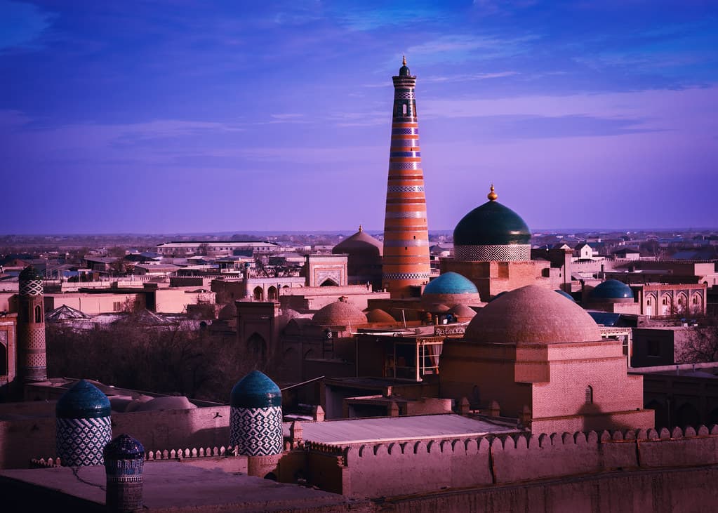 Chiwa bei Sonnenuntergang: Die besten Blickachsen in Ichan-Kala